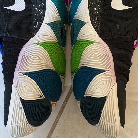 Nike Kyrie Irving basketball shoes - Picture 7 of 12